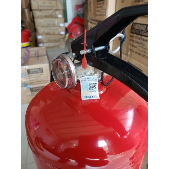 Bình chữa cháy bằng bột ABC 6kg ( có tem kiểm định)